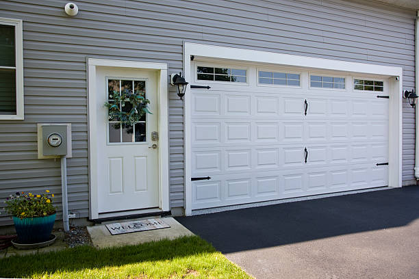 24/7 Emergency Garage Door Panel Replacement experts in Elim, PA